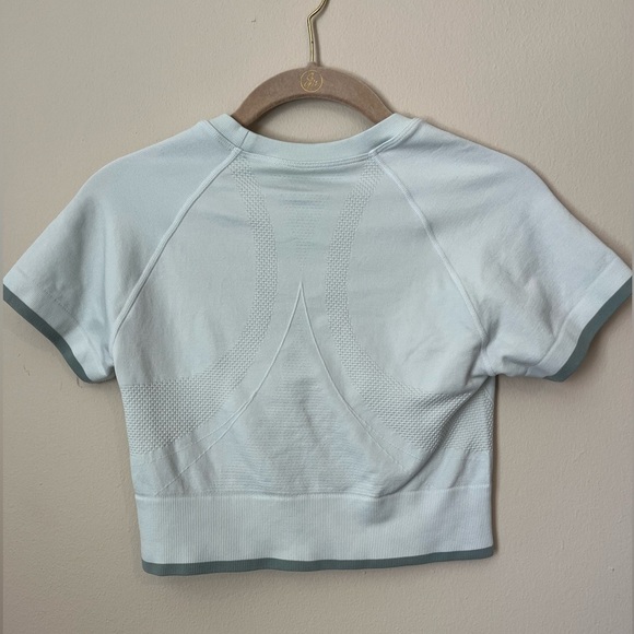 Abercrombie & Fitch Workout- Activewear Crop Top Size Medium - Picture 2 of 7